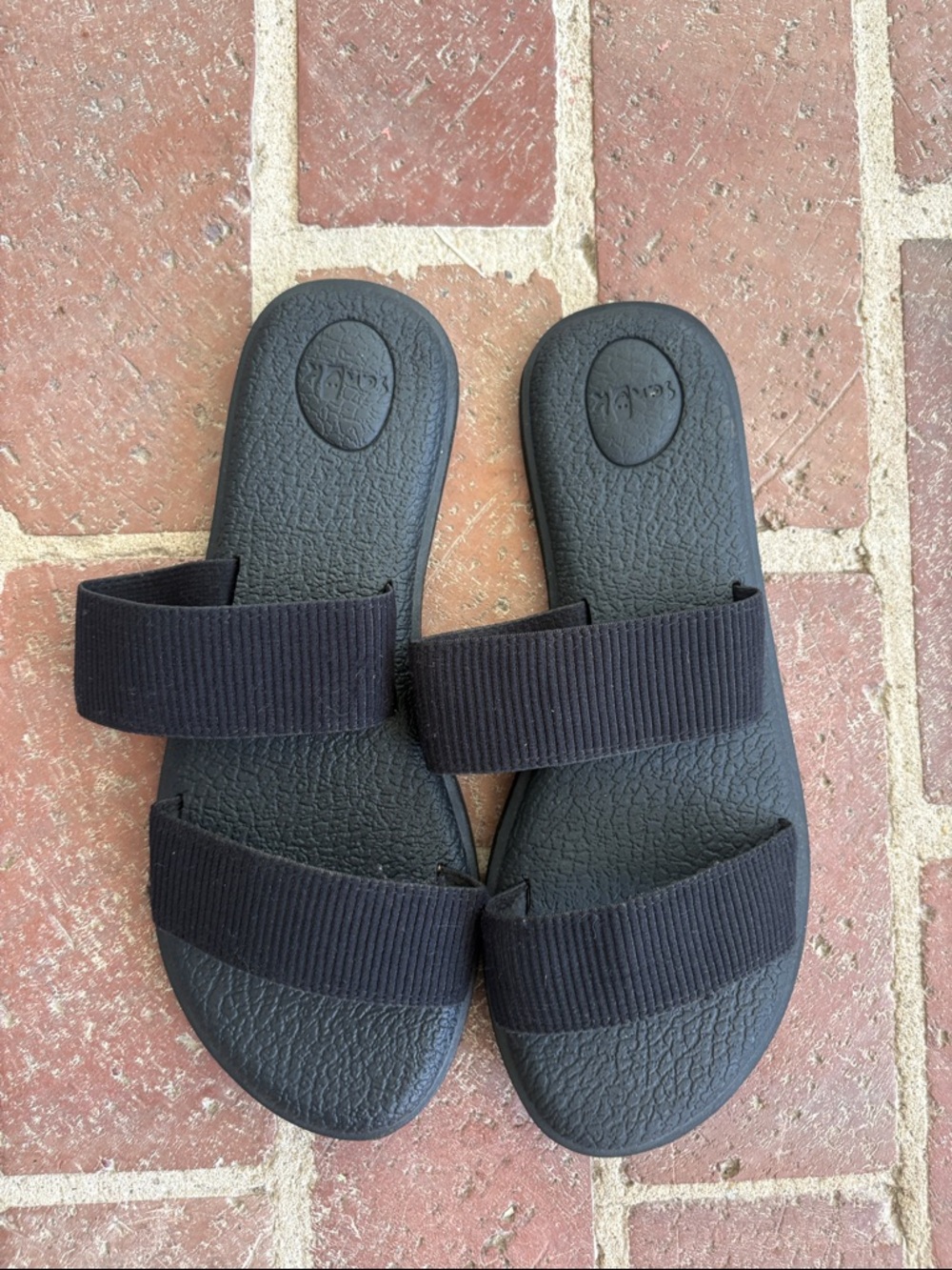 Sanuk Black Yoga Gora Textured Slide Sandals